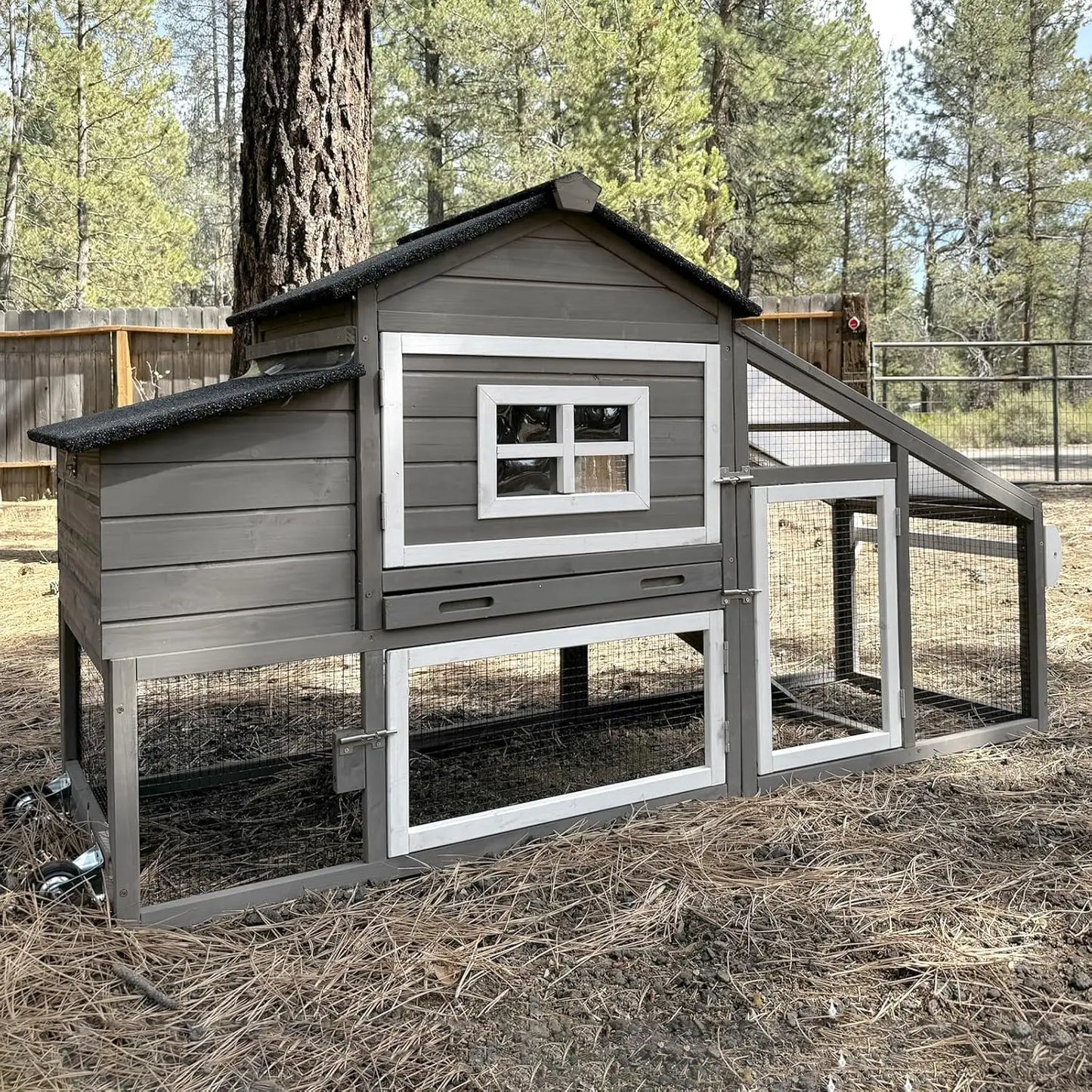 Mobile Chicken Coop with Wheels Expandable Chicken Tractor Outdoor Hen House for 2-4 Chickens 67.3" L(Brown)