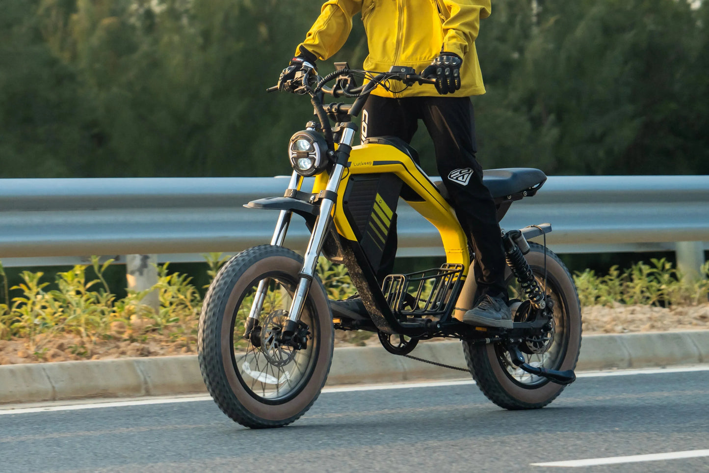 Electric Off-Road Bike Luckeep M5 Max 20x4" 2000W,37.5Mph,80Mile,52V 20Ah,7 Speed, Wide Tire All Terrain E-Bike,New