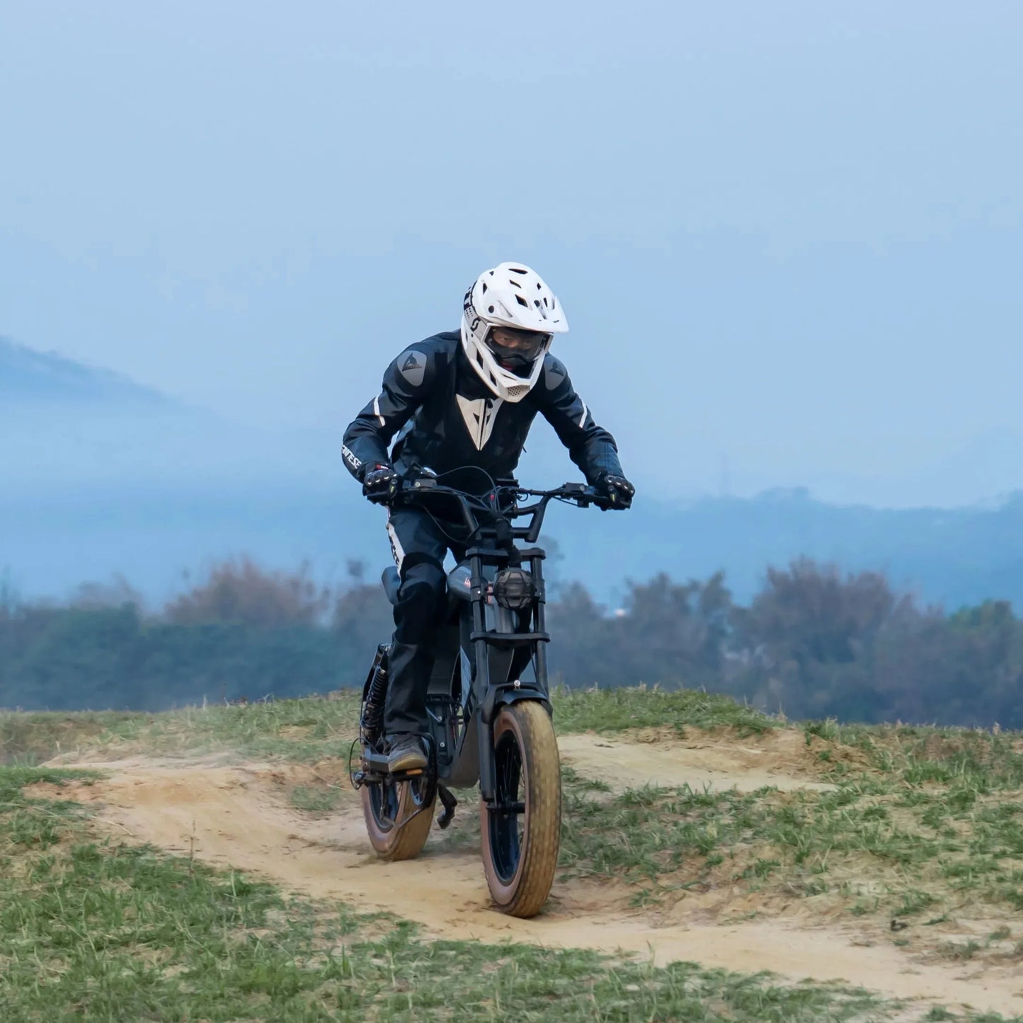 Electric Off-Road Bike Luckeep M5 Max 20x4" 2000W,37.5Mph,80Mile,52V 20Ah,7 Speed, Wide Tire All Terrain E-Bike,New