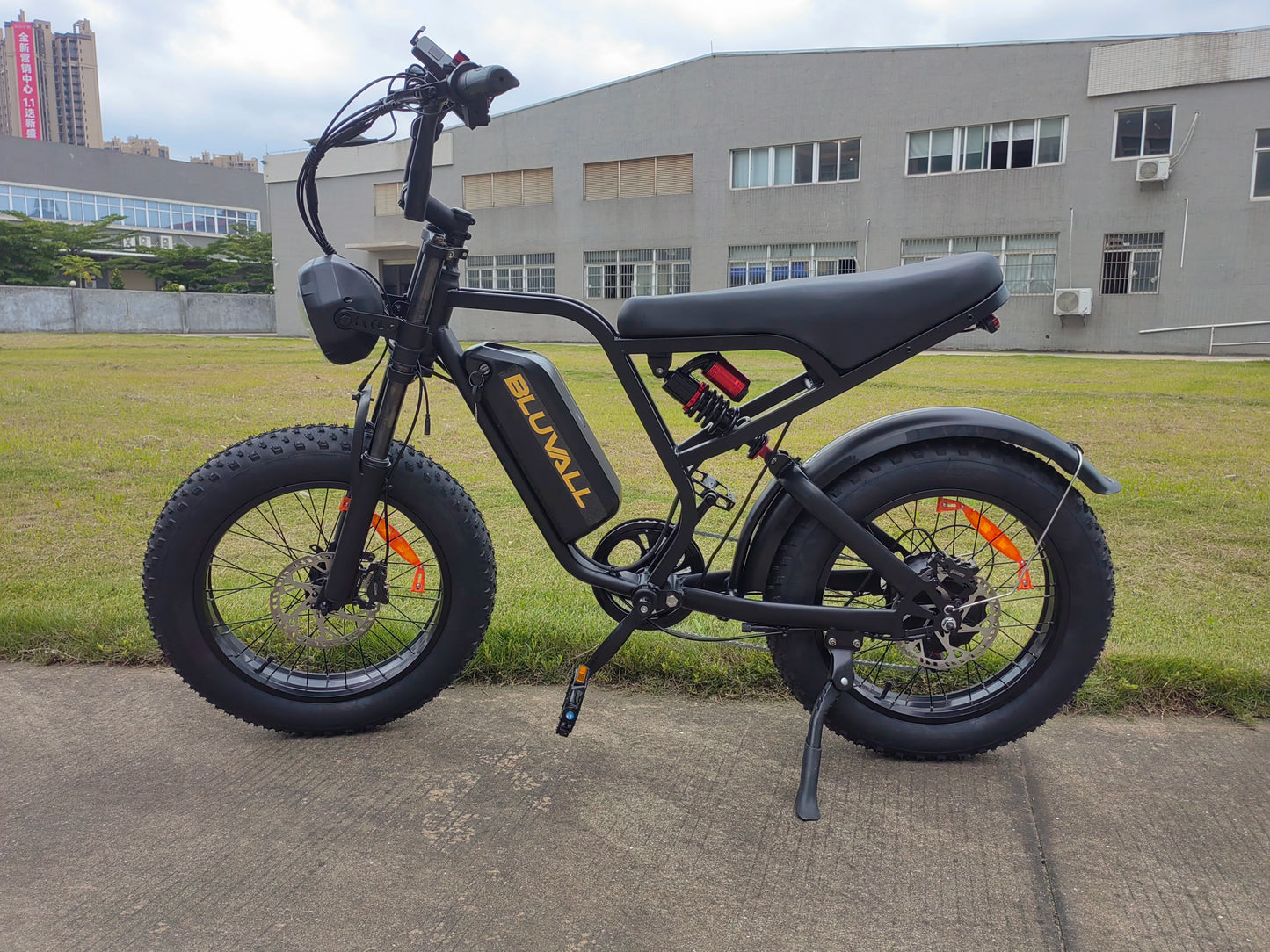 B8 Electric Bike: 52V 1500W Motor, 32MPH Top Speed, 80-Mile Range, Removable Battery