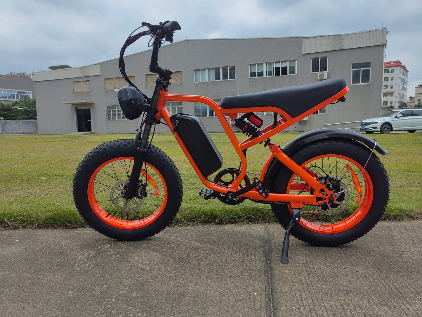 B8 Electric Bike: 52V 1500W Motor, 32MPH Top Speed, 80-Mile Range, Removable Battery