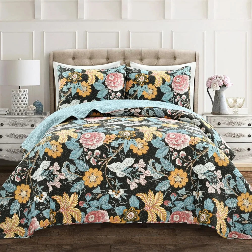 Reversible Cotton Quilt Set in King Size with Black and Blue Floral Pattern