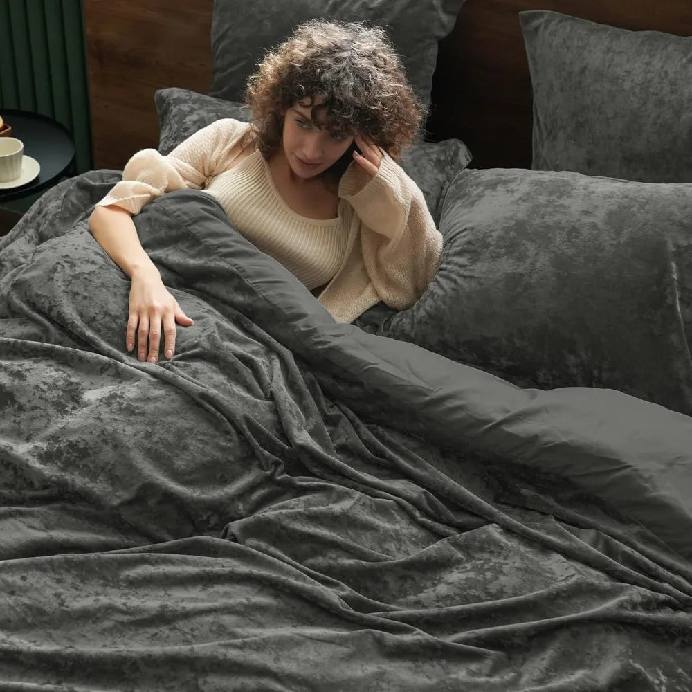 Queen Size Velvet Duvet Cover Set - 3 Piece Ultra Soft Breathable Flannel Comforter Cover Set (Without Filling)