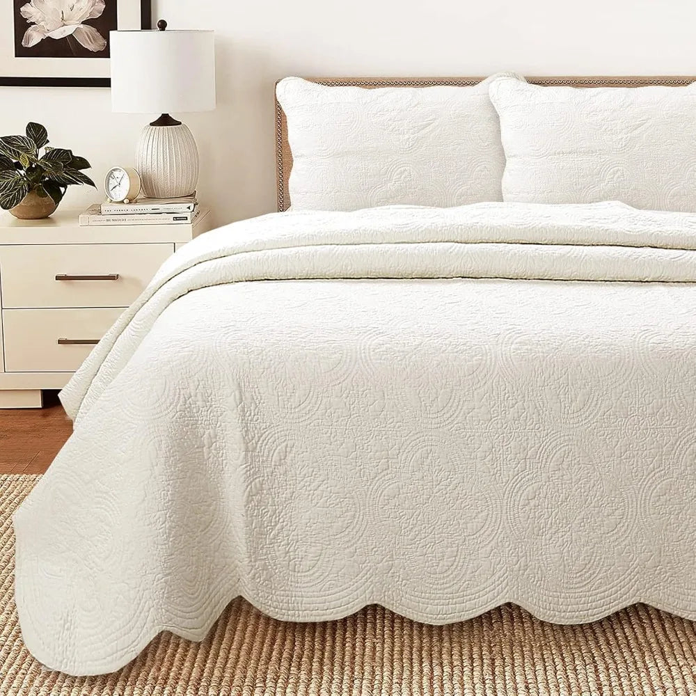 100% Cotton Medallion Off White Matelasse Embossed Bedding Quilt Set, Reversible Lightweight Bedspread