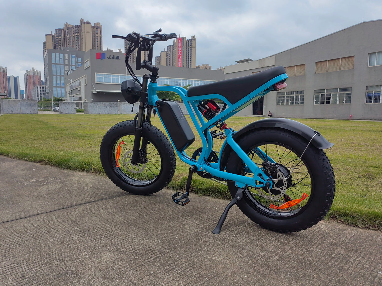 B8 Electric Bike: 52V 1500W Motor, 32MPH Top Speed, 80-Mile Range, Removable Battery